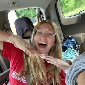 Meet your Posher, Lauren Hope